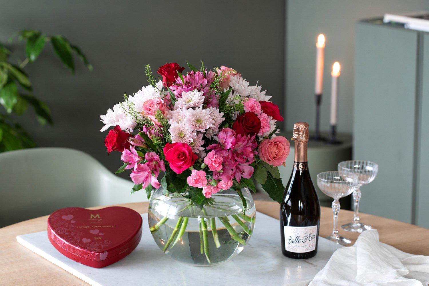 MG_Bukett med roser 375_Konfekteske hjerteformet_Musserende drikke